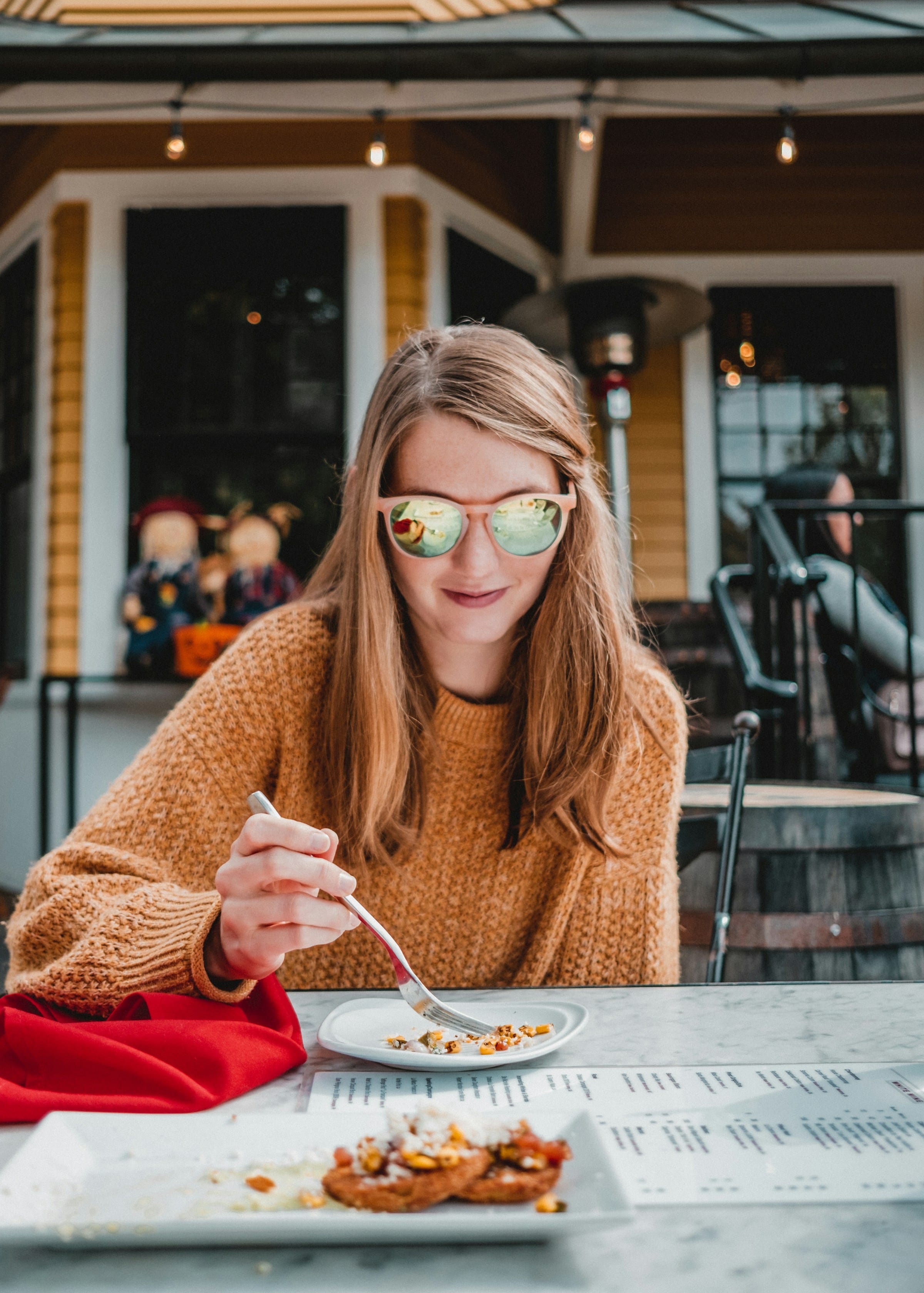 Cliente fidèle en terrasse de restaurant